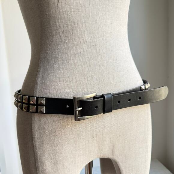 Studded Leather Black Belt - Unisex Medium - Punk Pyramid Silver Studs - Picture 2 of 15